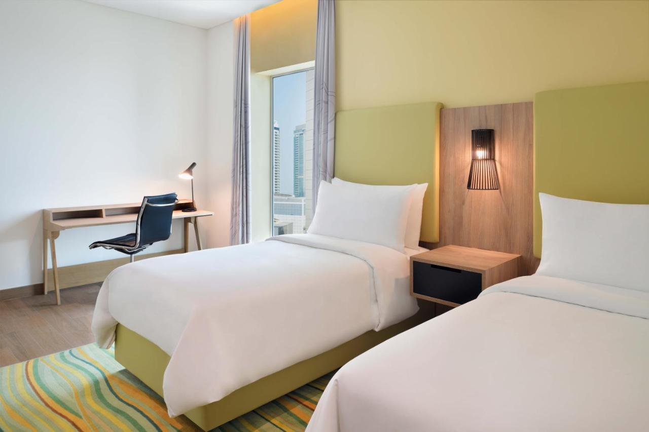 Element By Westin City Center Доха Екстериор снимка A room at the Holiday Inn Express in Dubai