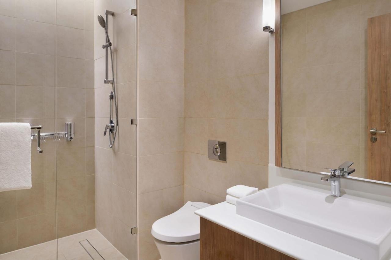 Element By Westin City Center Доха Екстериор снимка A bathroom in a hotel