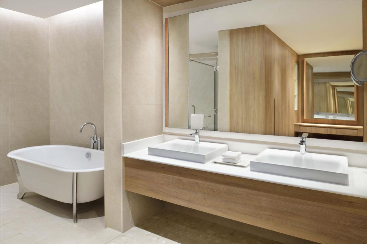 Element By Westin City Center Доха Екстериор снимка Bathroom