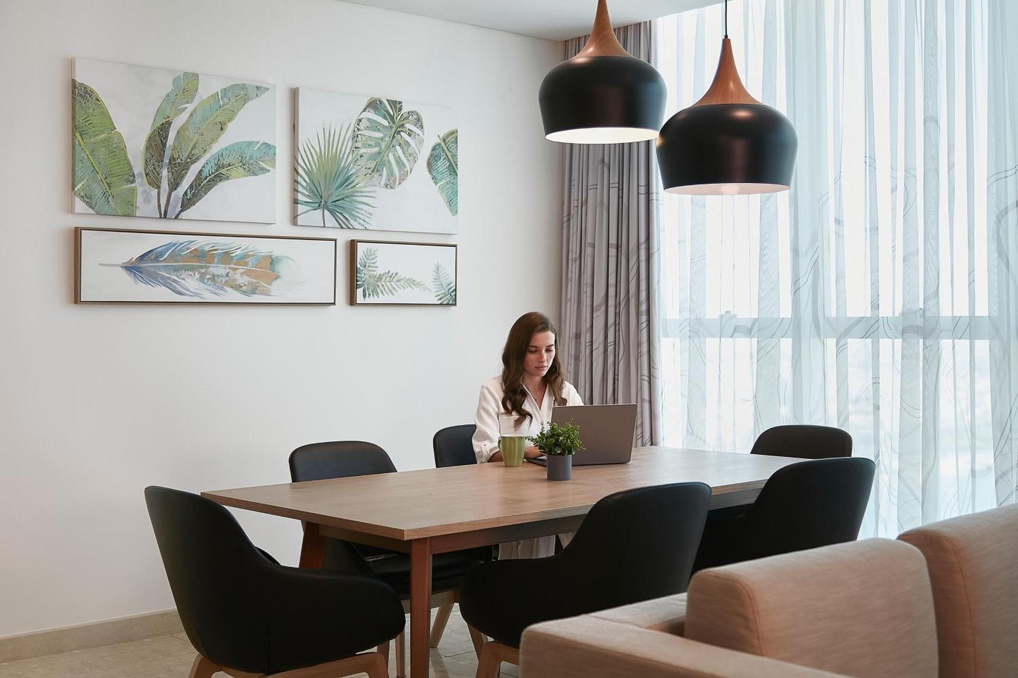 Element By Westin City Center Доха Екстериор снимка A woman working at home